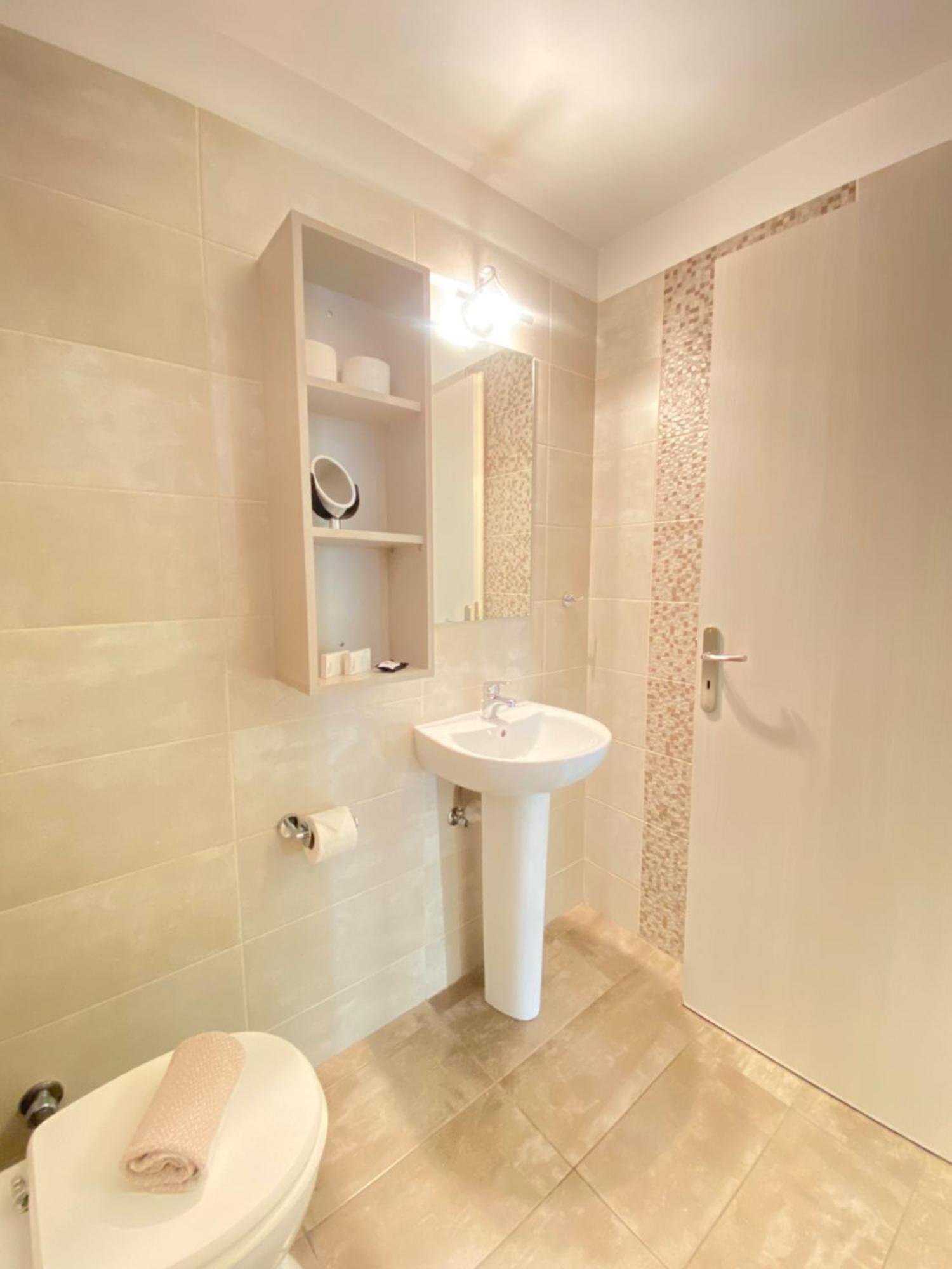Tins Hotel City - Atina Dış mekan fotoğraf